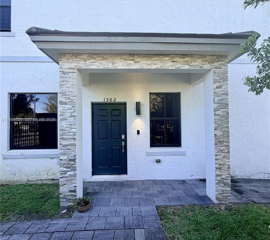 1502 SW 29th St, Fort Lauderdale FL 33315