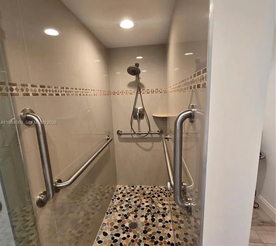 2880 NE 14th St Cswy # 311, Pompano Beach FL 33062