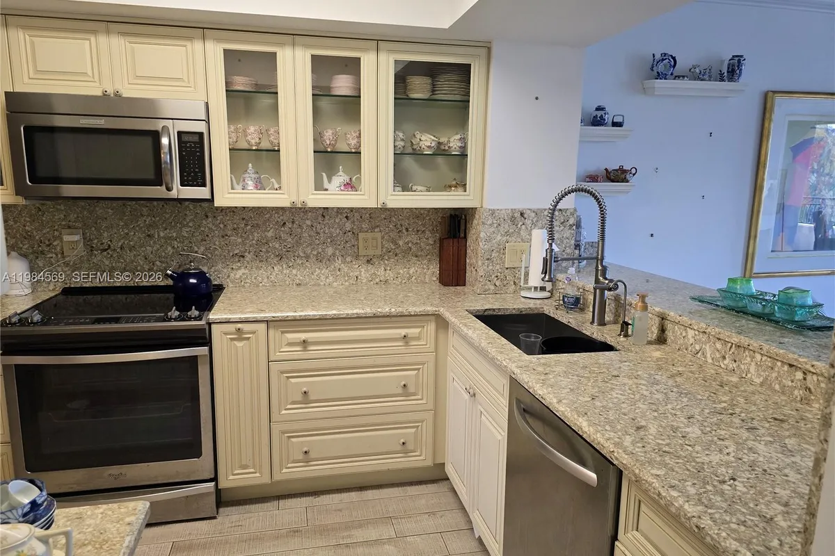 2880 NE 14th St Cswy # 311, Pompano Beach FL 33062