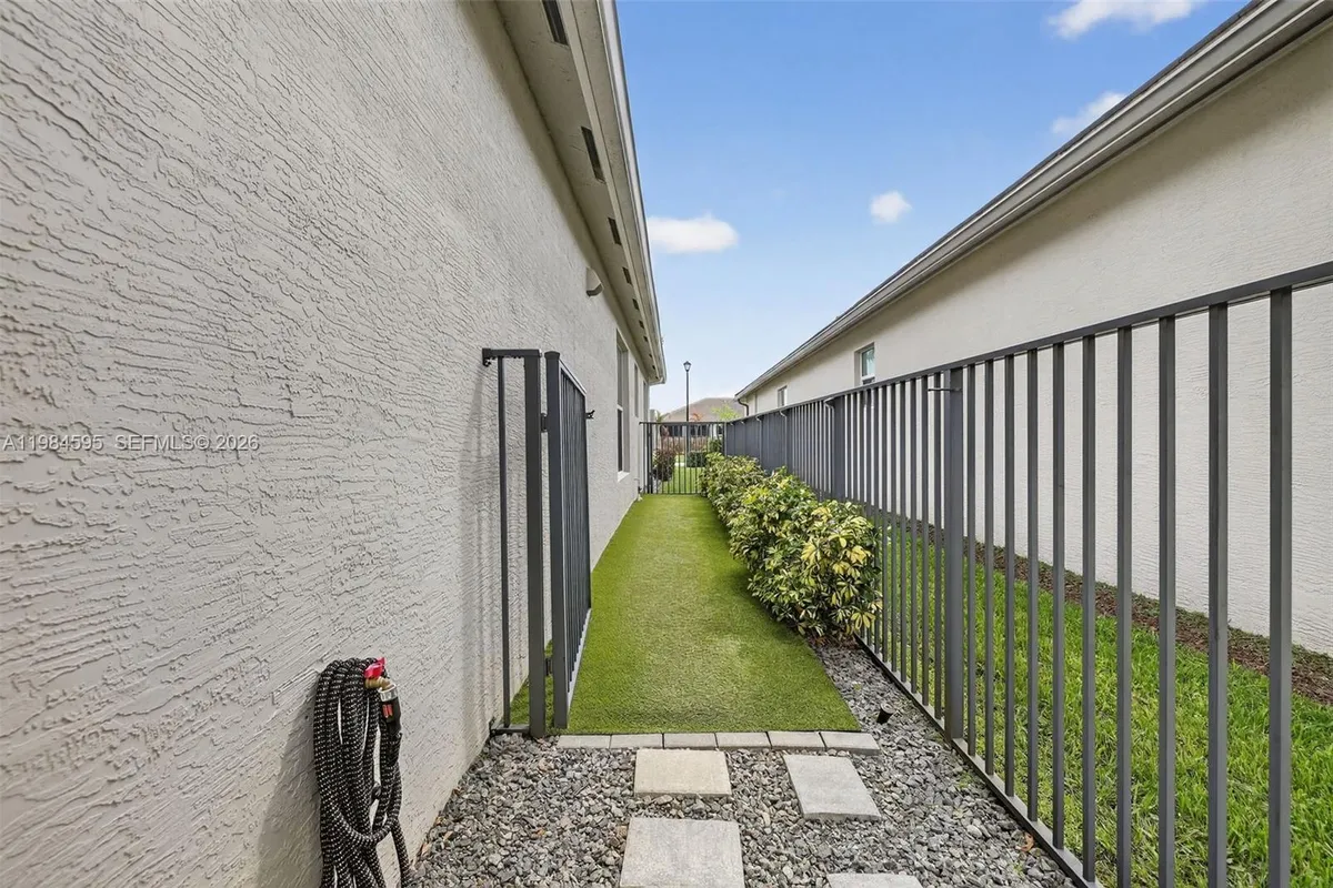 11884 SW Paradise River Rd, Port St. Lucie FL 34987