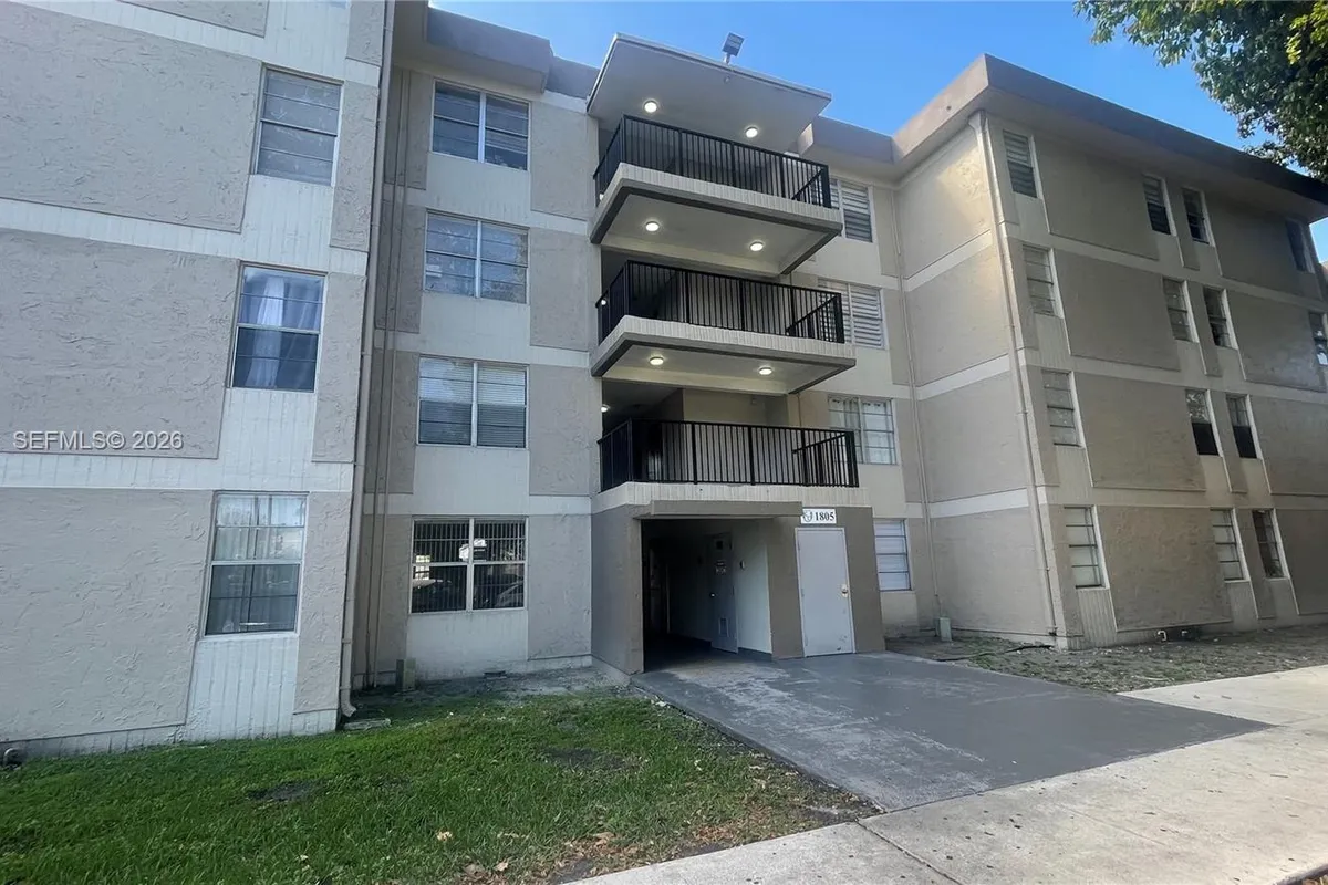 1805 W 56th St # 113, Hialeah FL 33012