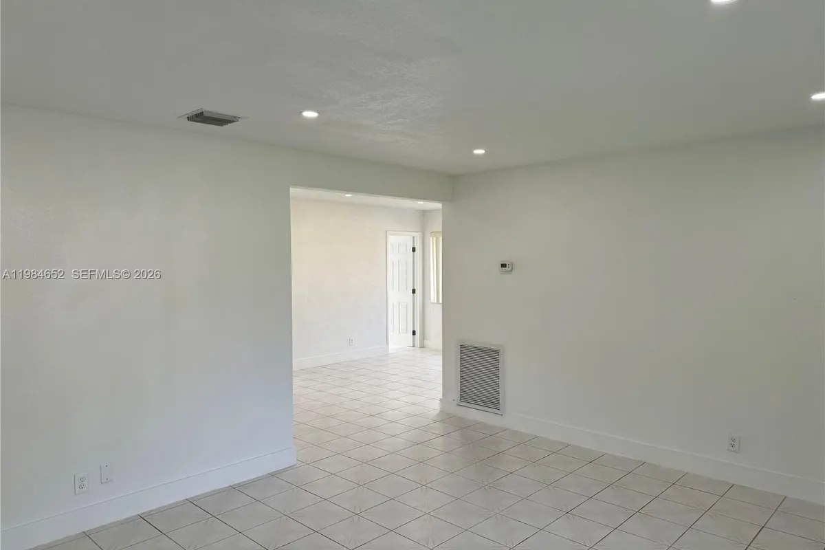 2400 N 57th Way, Hollywood FL 33021