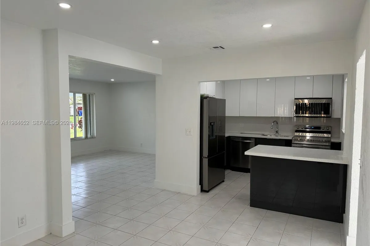 2400 N 57th Way, Hollywood FL 33021