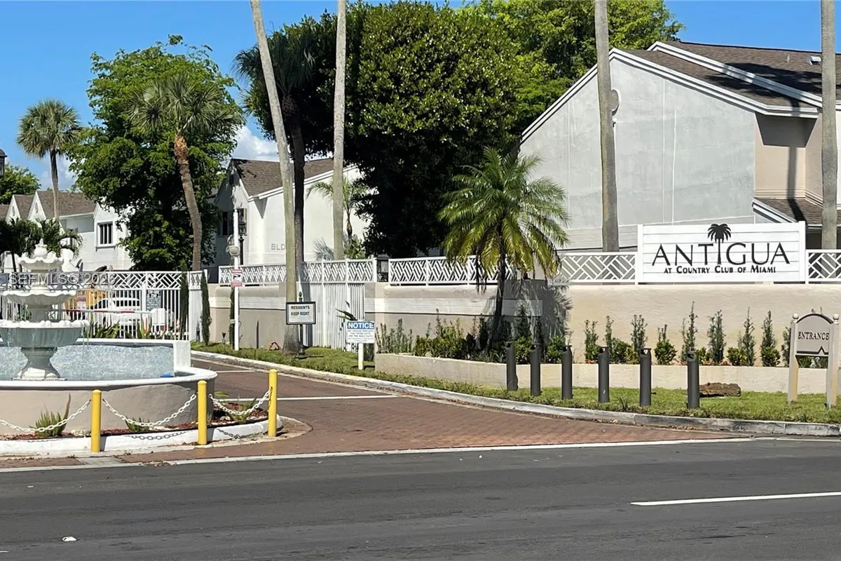 17505 NW 67th Pl # 11, Hialeah FL 33015