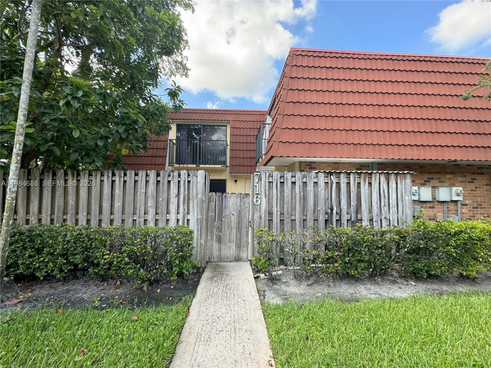 716 NW 98th Way, Plantation FL 33324