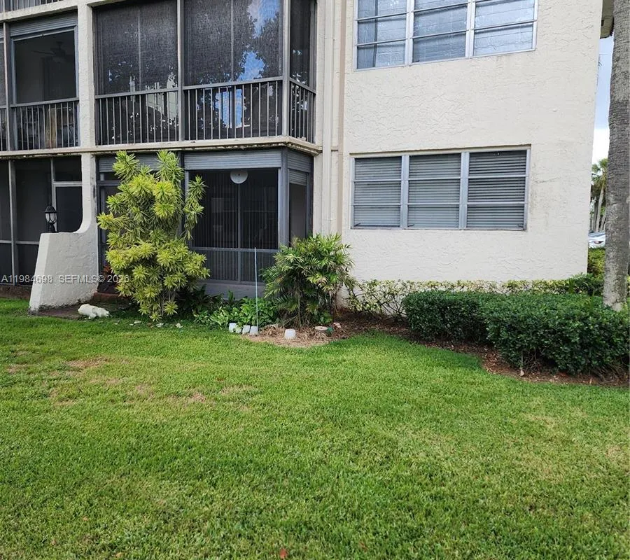 681 S Hollybrook Dr # 110, Pembroke Pines FL 33025