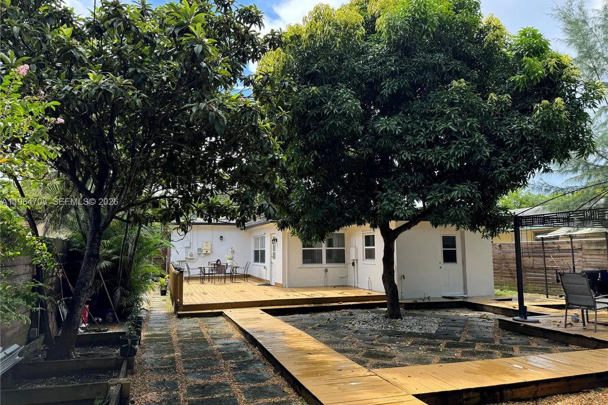 2247 Jackson St, Hollywood FL 33020