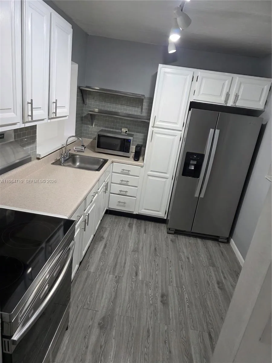 8065 SW 107th Ave # 202, Miami FL 33173