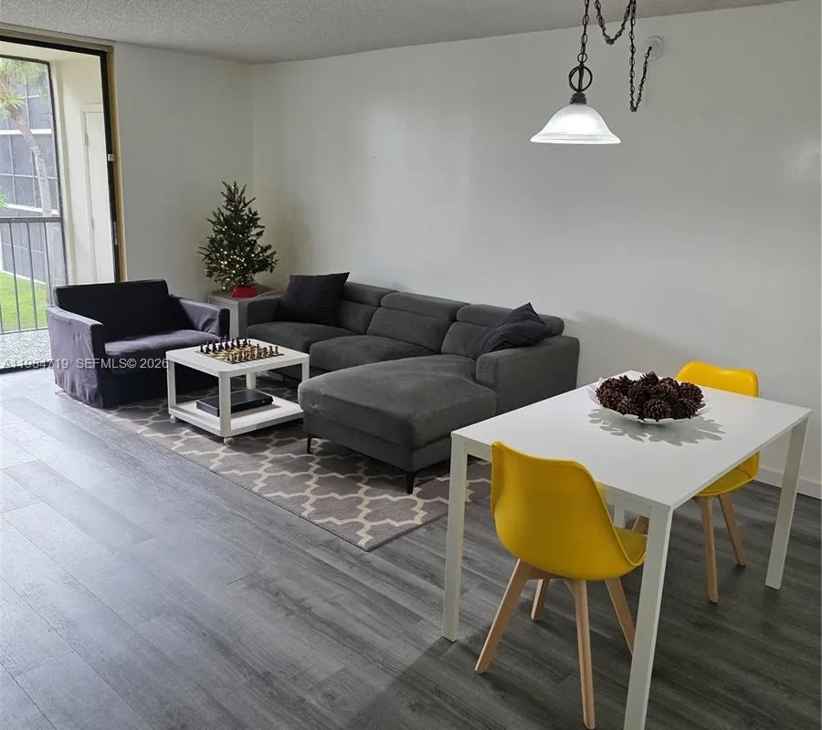 8065 SW 107th Ave # 202, Miami FL 33173