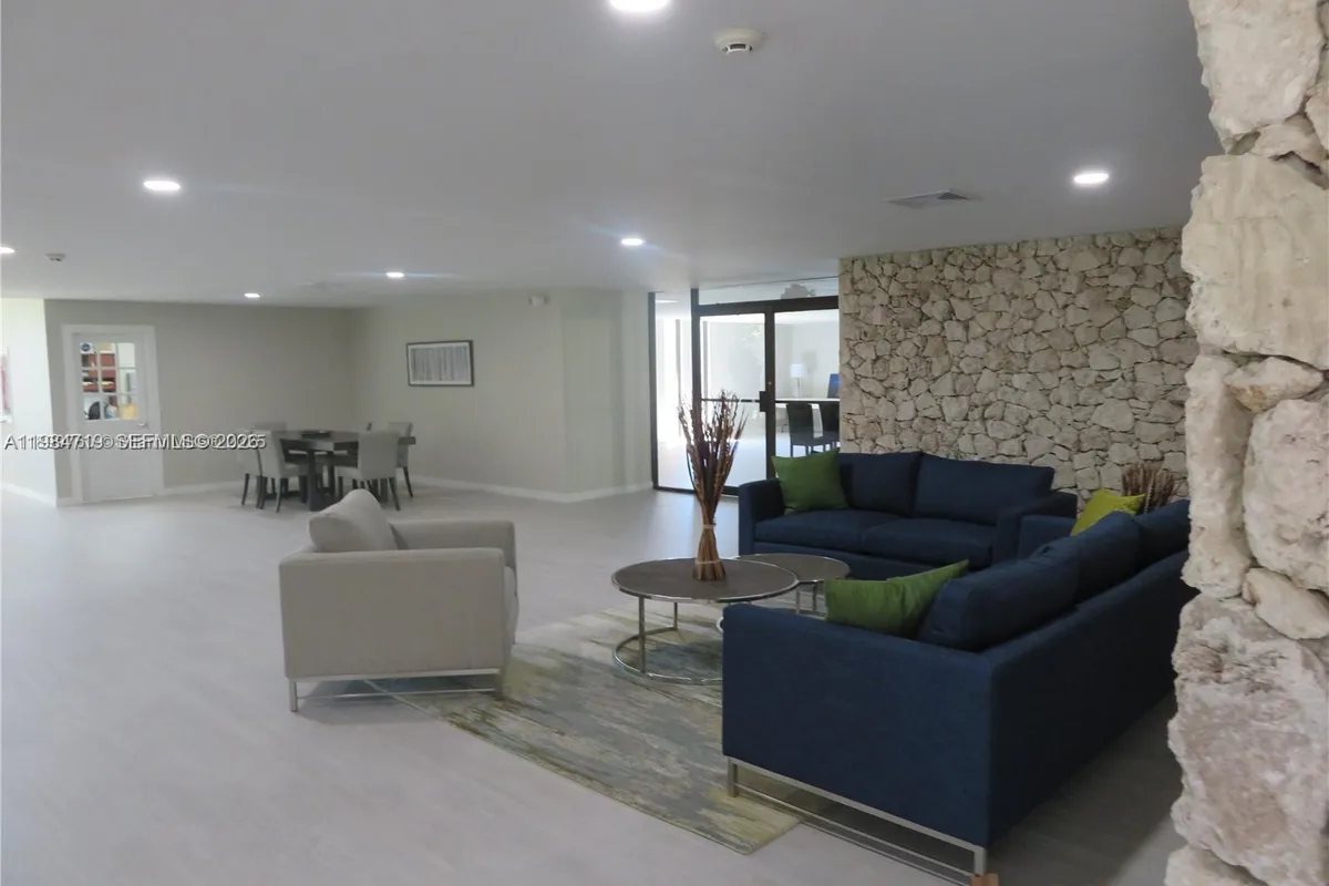 8065 SW 107th Ave # 202, Miami FL 33173