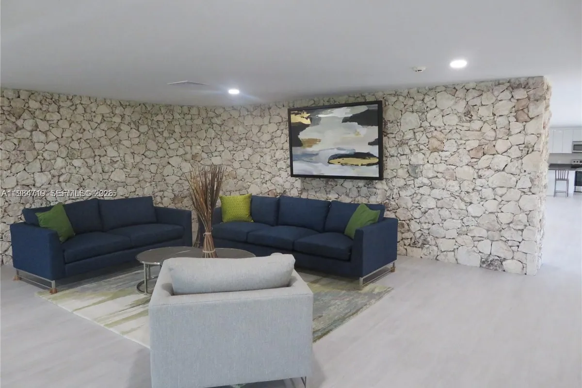 8065 SW 107th Ave # 202, Miami FL 33173