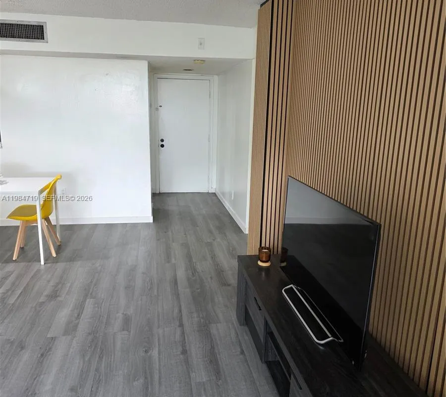 8065 SW 107th Ave # 202, Miami FL 33173