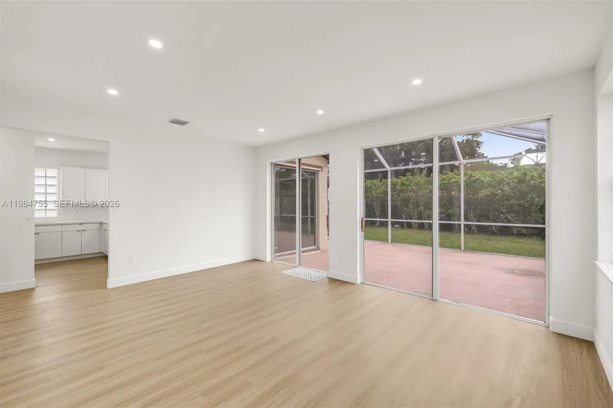 1392 NW 159th Ln, Pembroke Pines FL 33028