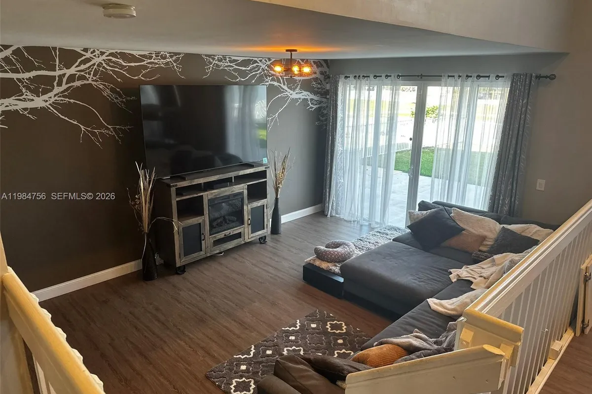 1471 NW 159th Ave, Pembroke Pines FL 33028