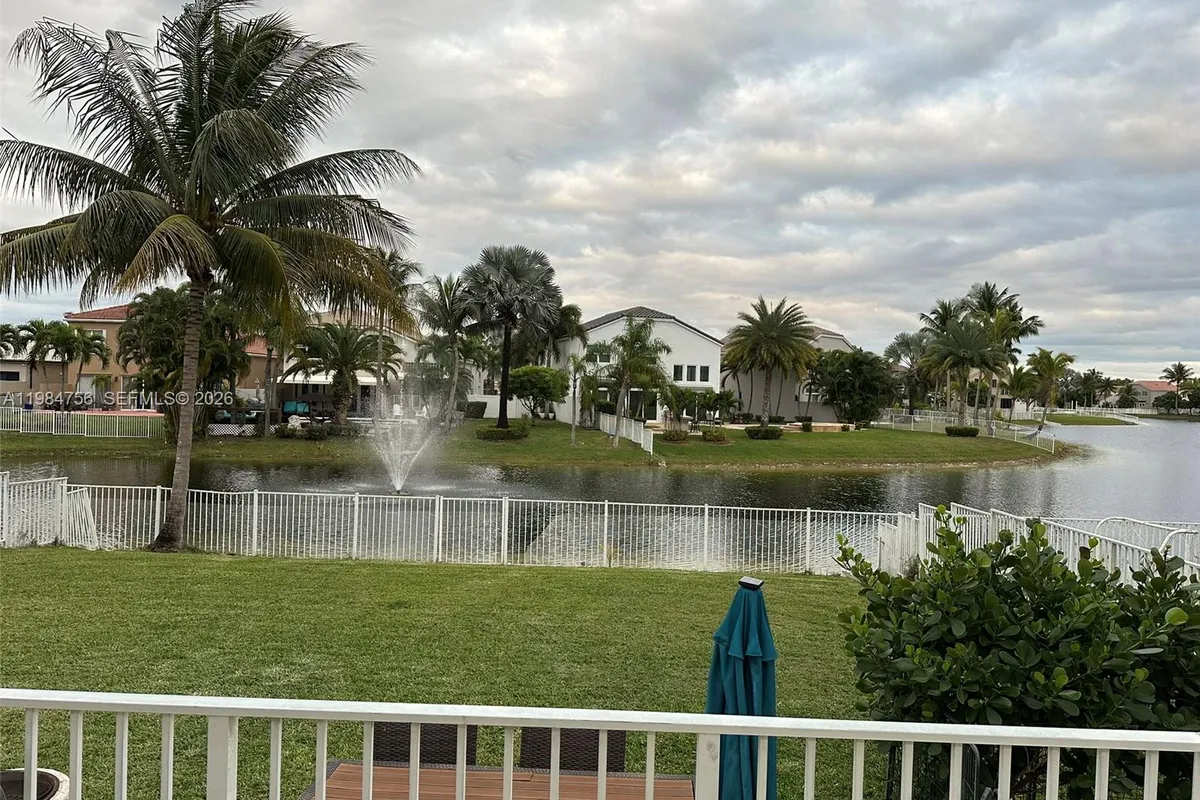 1471 NW 159th Ave, Pembroke Pines FL 33028