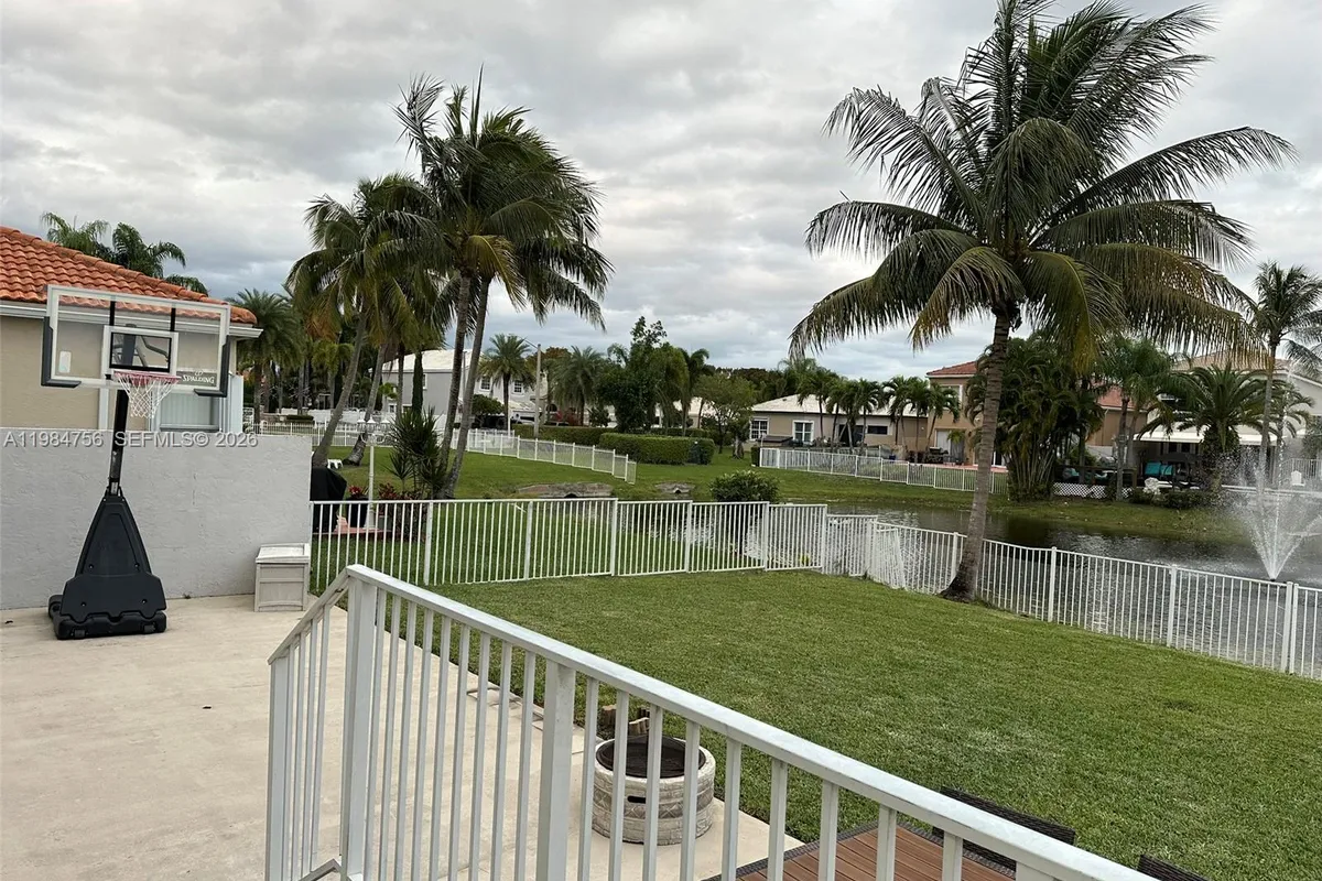 1471 NW 159th Ave, Pembroke Pines FL 33028