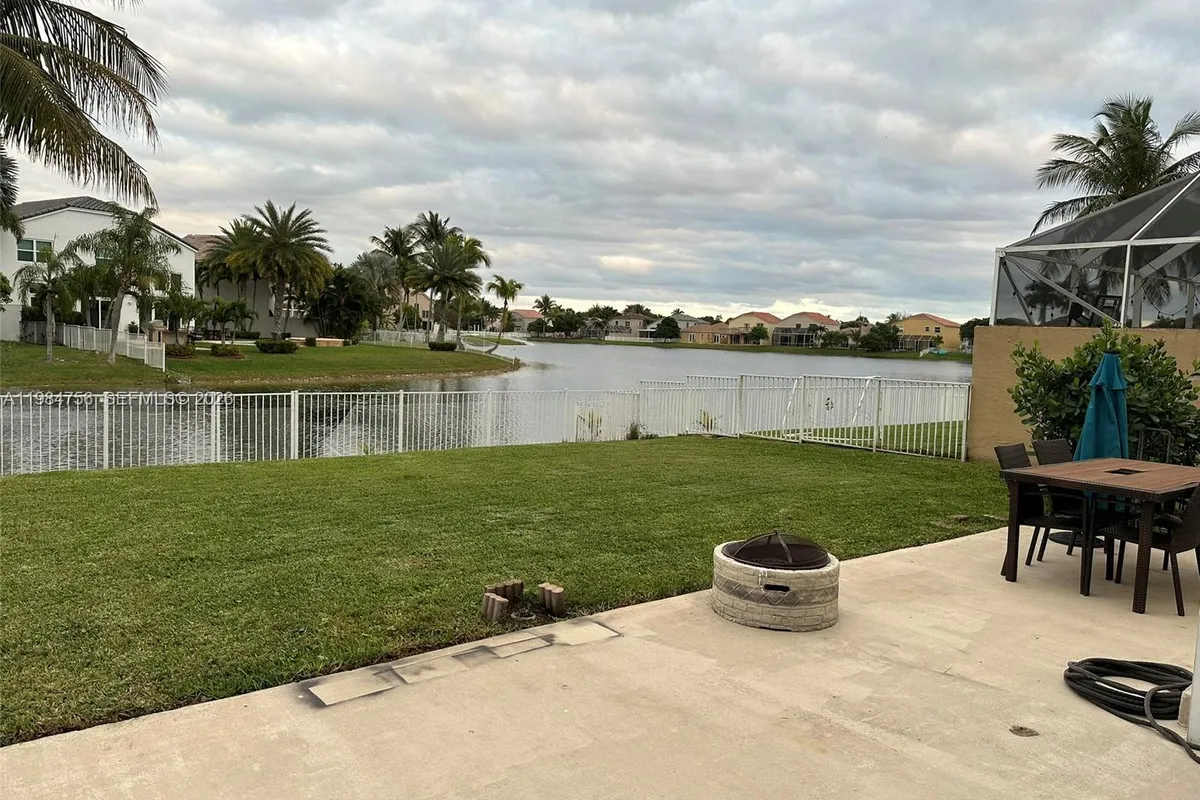 1471 NW 159th Ave, Pembroke Pines FL 33028