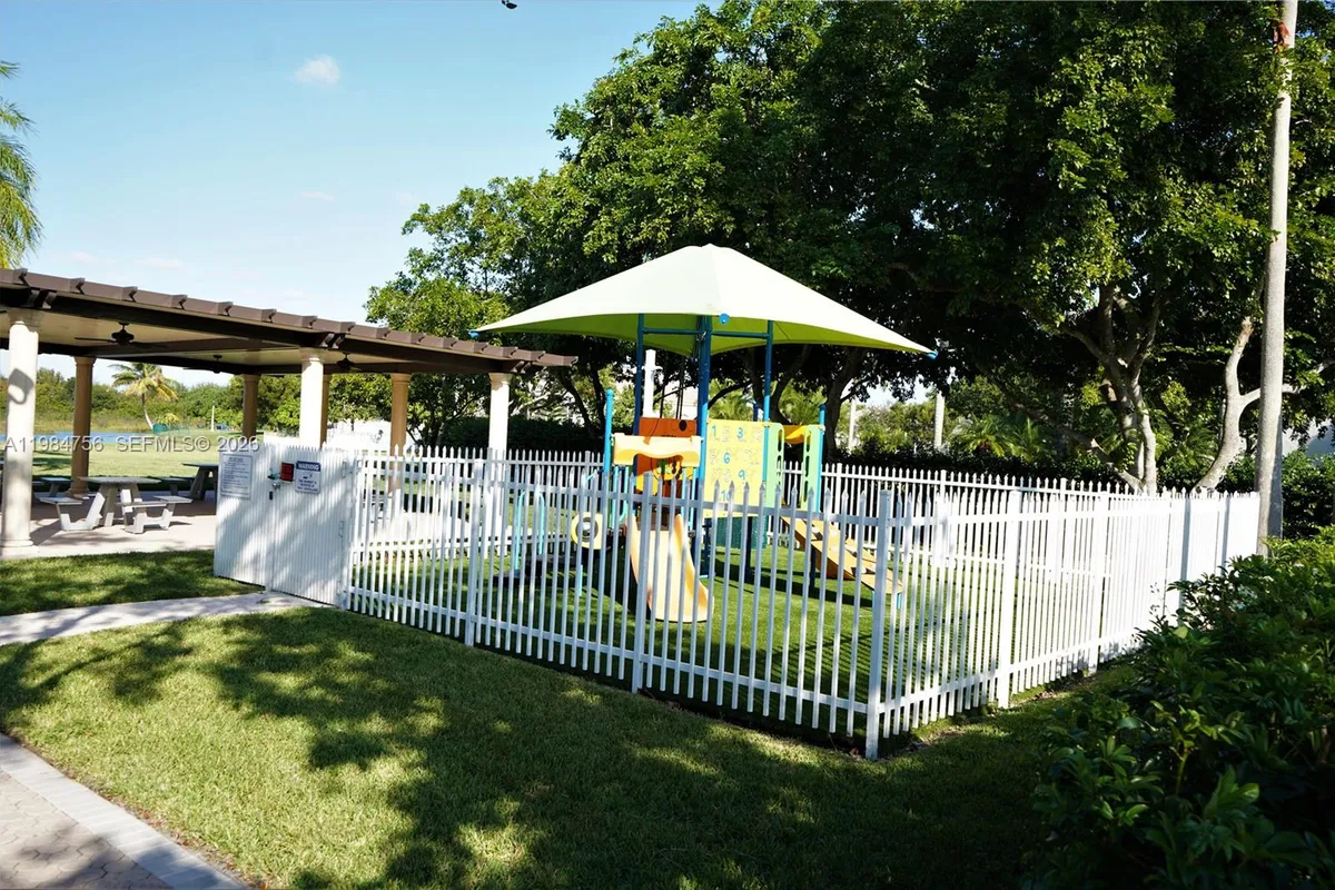 1471 NW 159th Ave, Pembroke Pines FL 33028