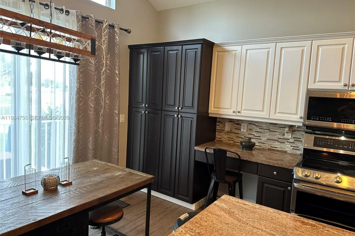 1471 NW 159th Ave, Pembroke Pines FL 33028