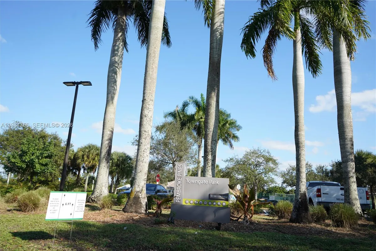 1471 NW 159th Ave, Pembroke Pines FL 33028