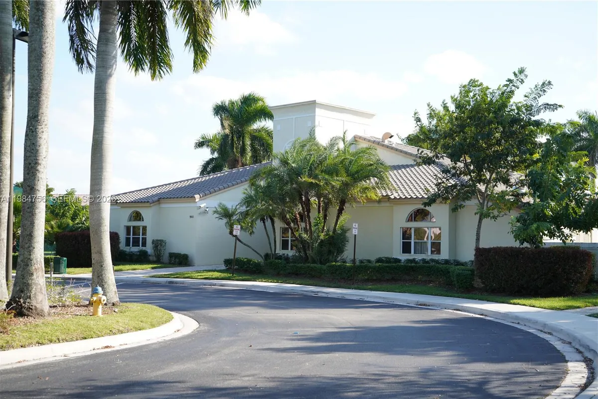 1471 NW 159th Ave, Pembroke Pines FL 33028