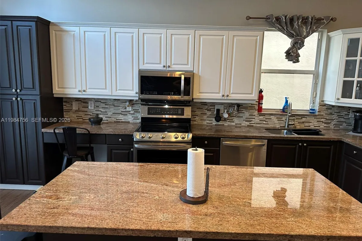 1471 NW 159th Ave, Pembroke Pines FL 33028