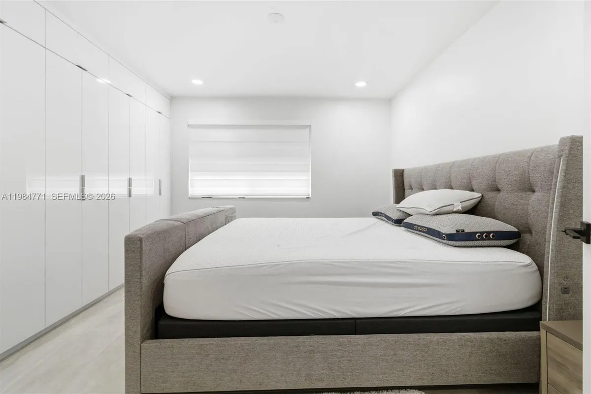 8027 Lake Dr # 204, Doral FL 33166