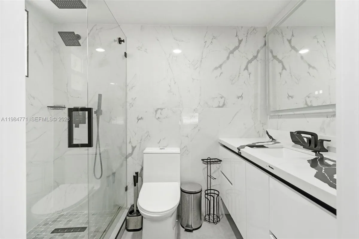 8027 Lake Dr # 204, Doral FL 33166