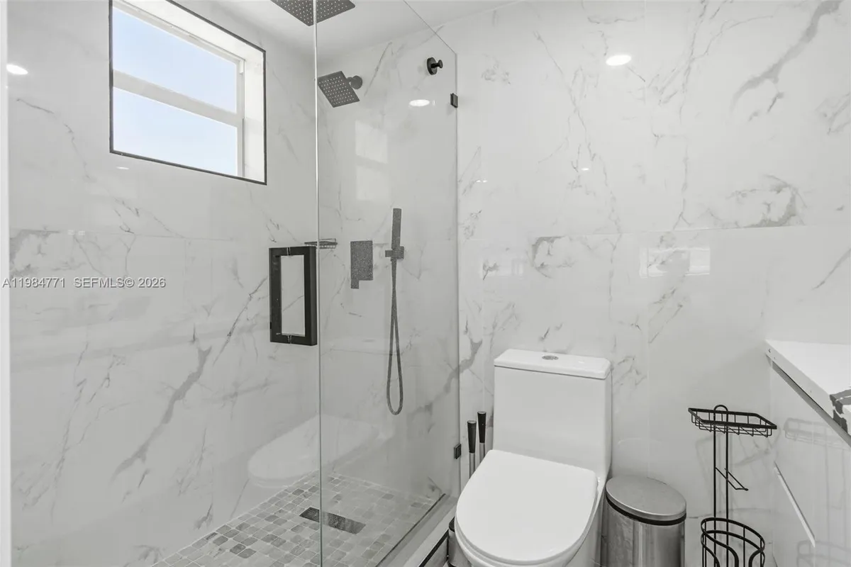 8027 Lake Dr # 204, Doral FL 33166