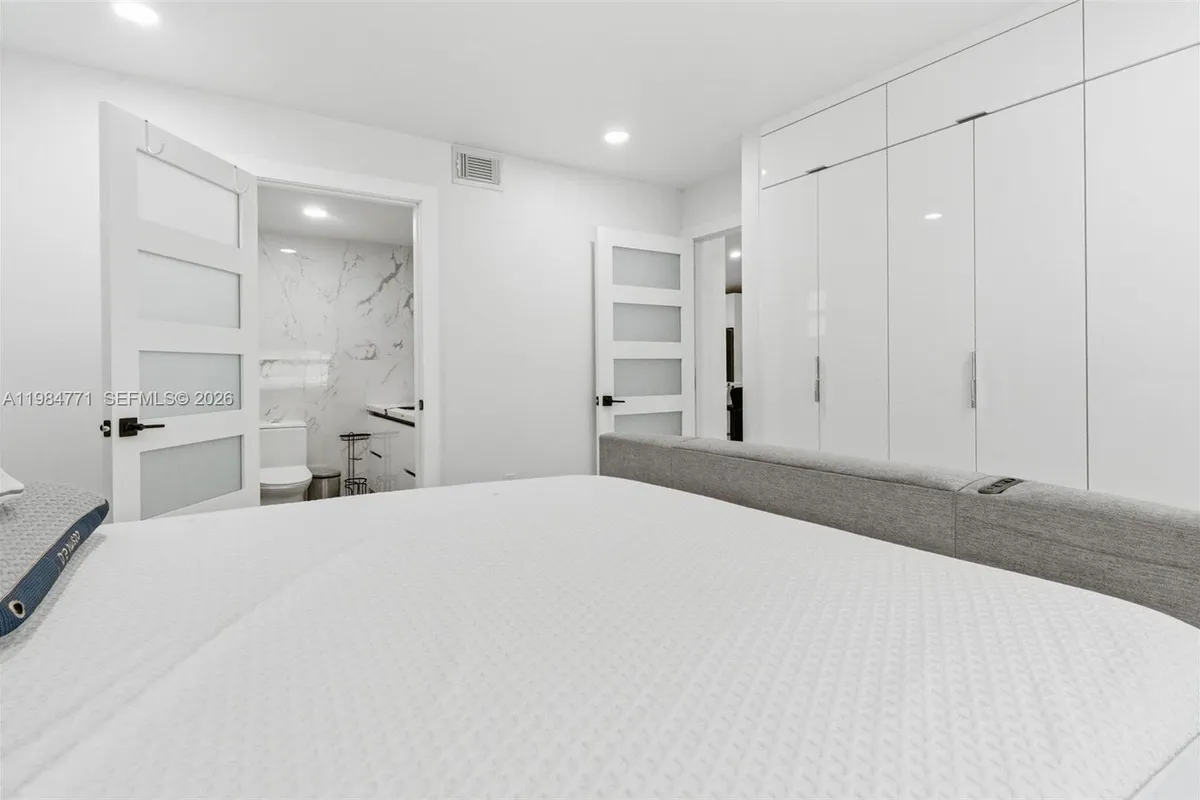 8027 Lake Dr # 204, Doral FL 33166