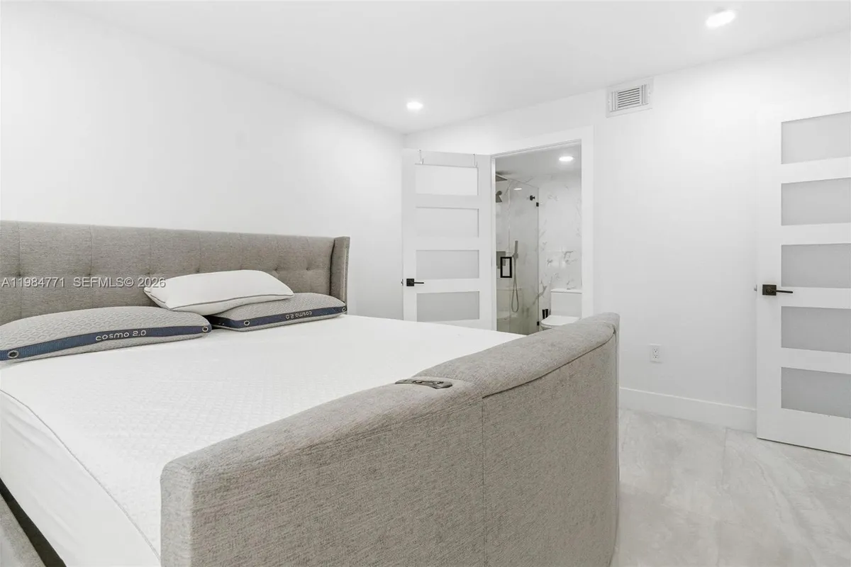 8027 Lake Dr # 204, Doral FL 33166