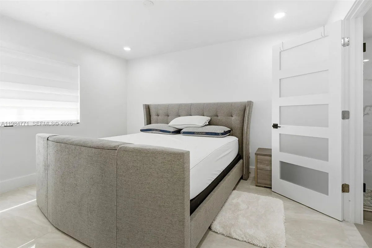 8027 Lake Dr # 204, Doral FL 33166