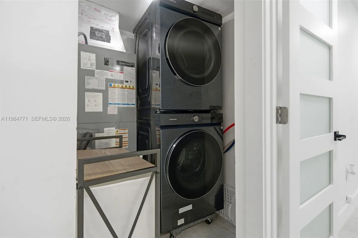 8027 Lake Dr # 204, Doral FL 33166