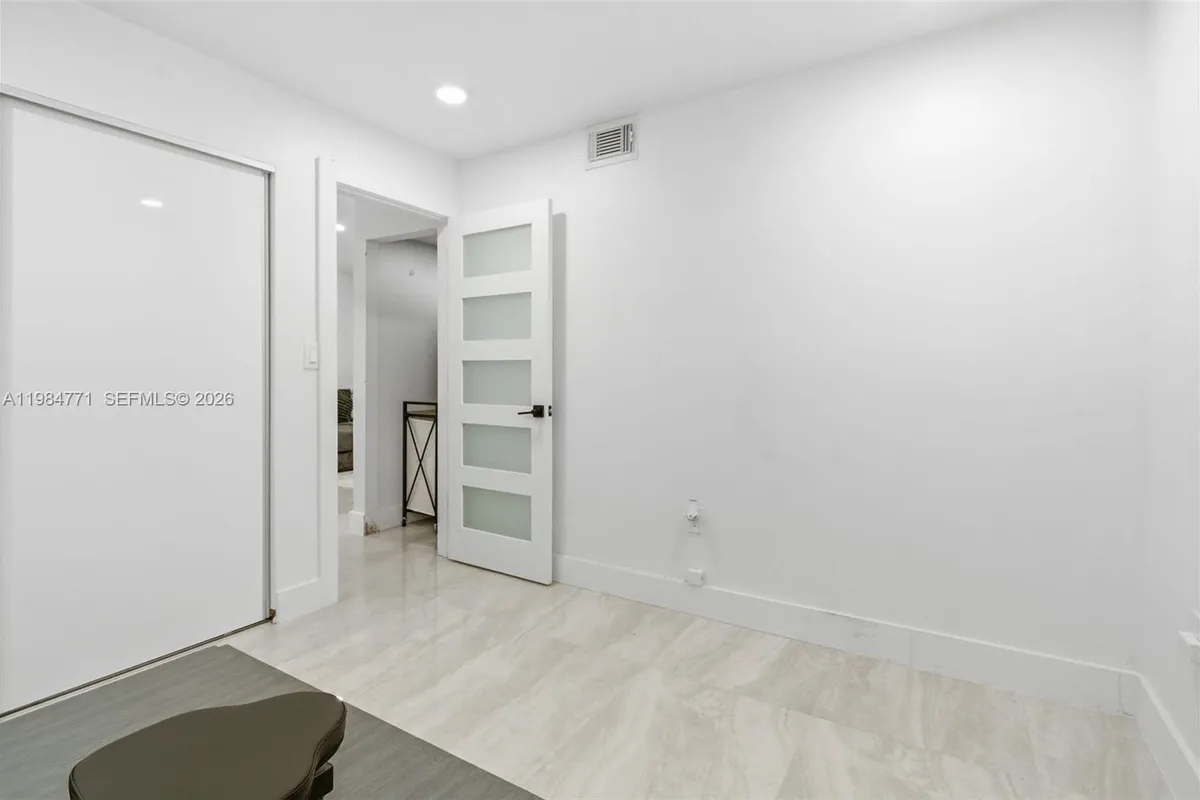 8027 Lake Dr # 204, Doral FL 33166