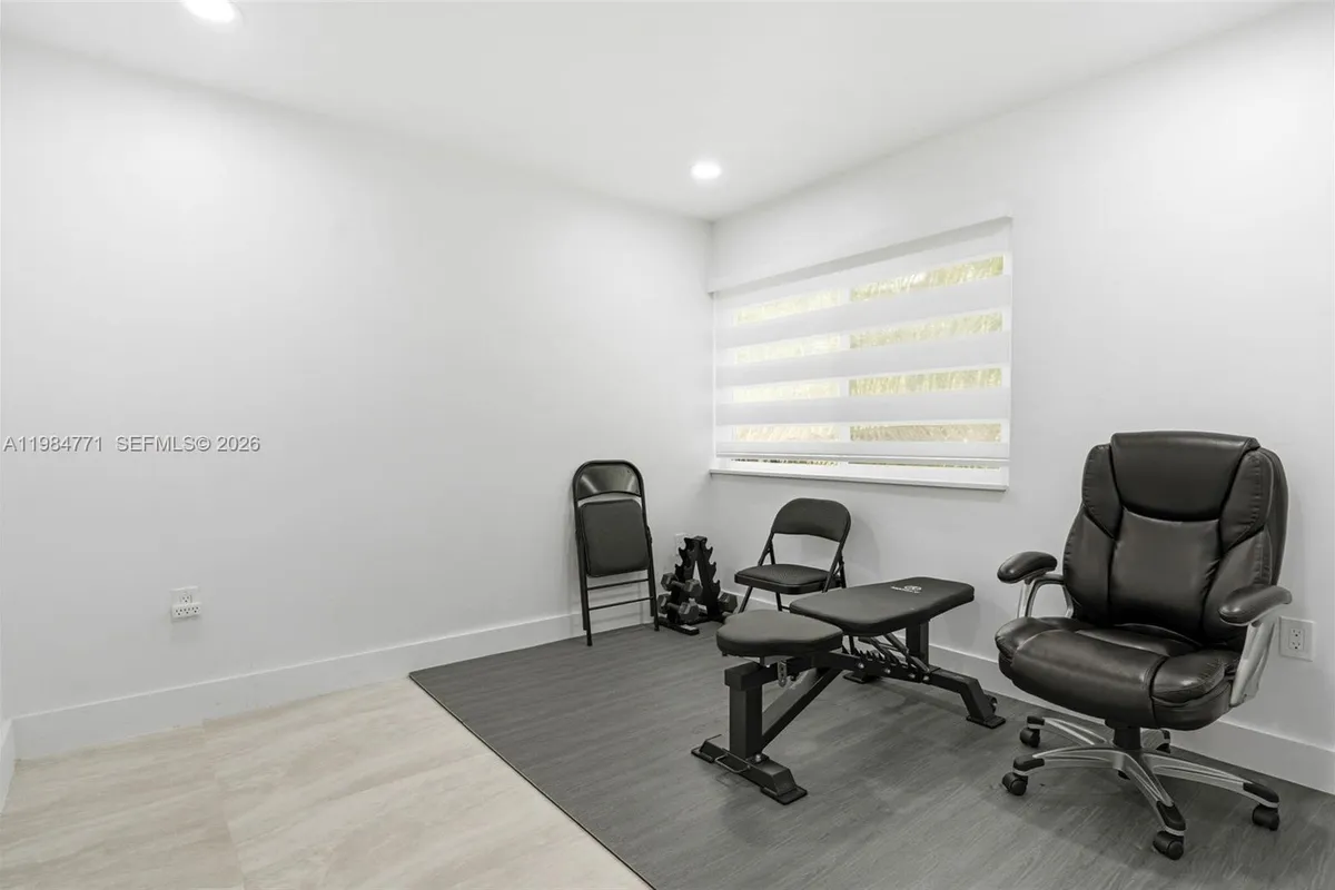 8027 Lake Dr # 204, Doral FL 33166