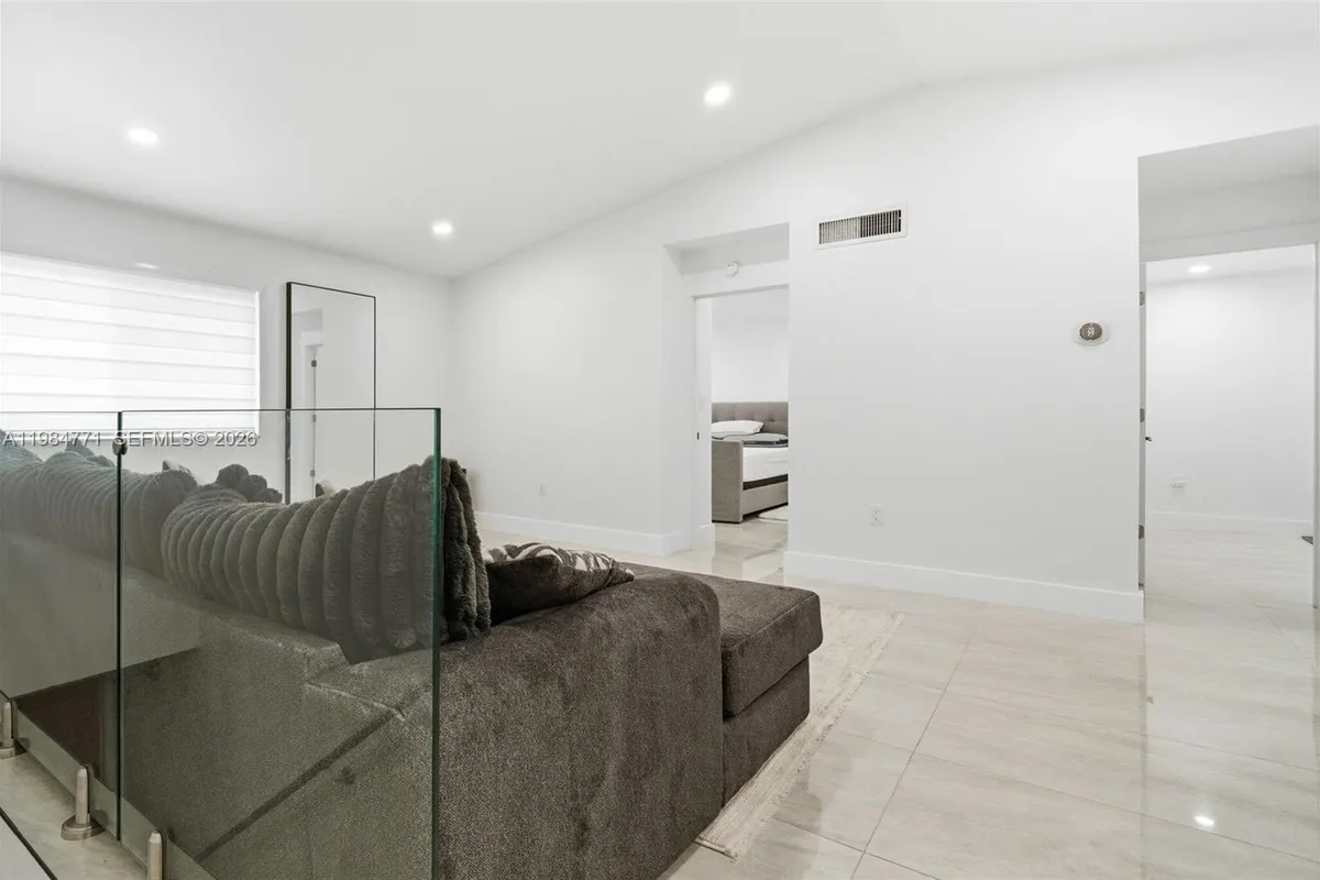 8027 Lake Dr # 204, Doral FL 33166