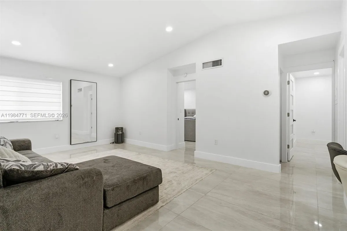 8027 Lake Dr # 204, Doral FL 33166