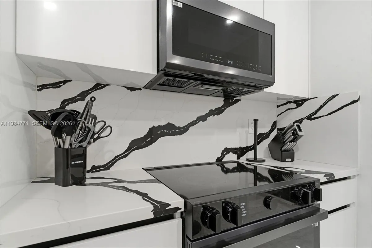 8027 Lake Dr # 204, Doral FL 33166