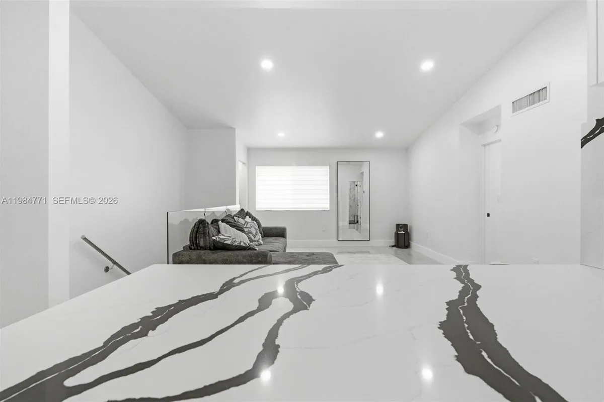 8027 Lake Dr # 204, Doral FL 33166