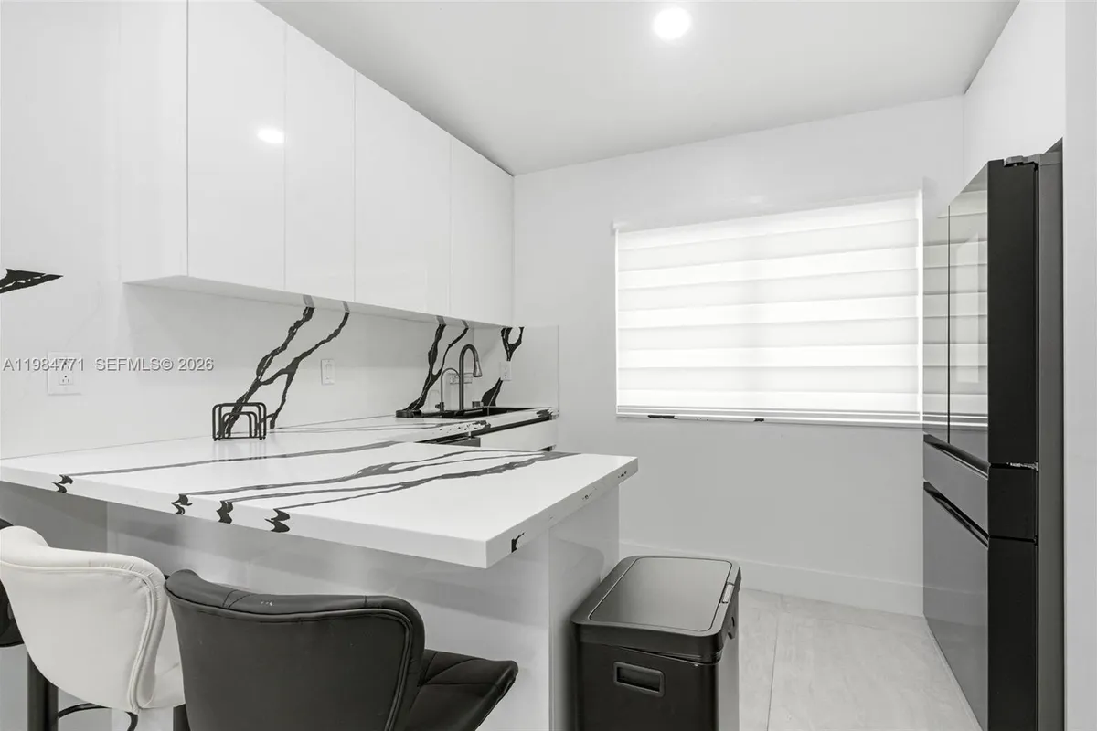 8027 Lake Dr # 204, Doral FL 33166