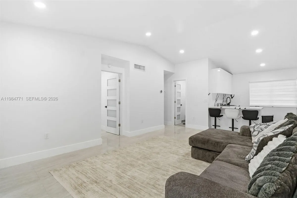 8027 Lake Dr # 204, Doral FL 33166