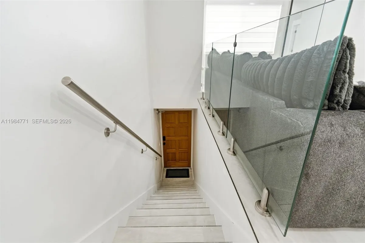 8027 Lake Dr # 204, Doral FL 33166