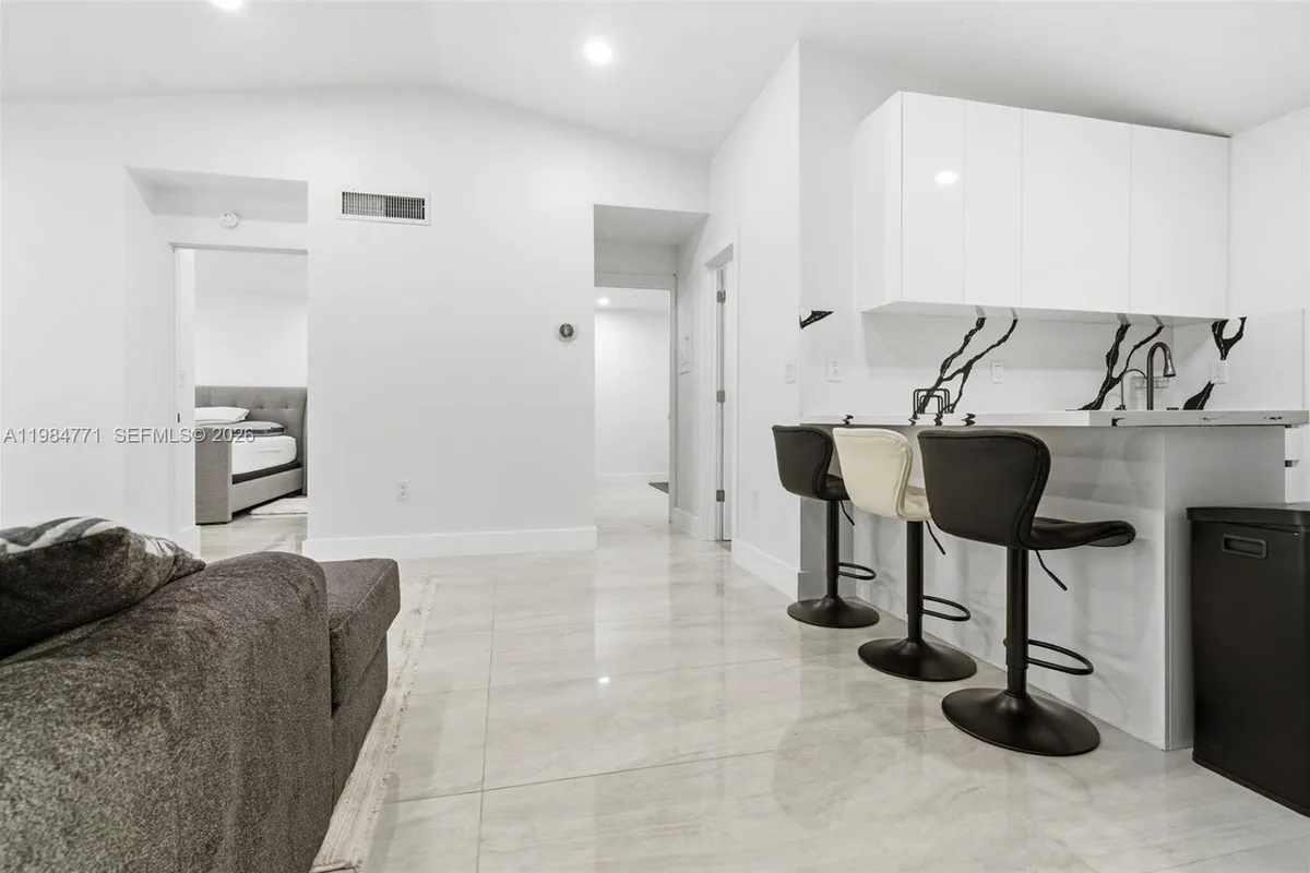 8027 Lake Dr # 204, Doral FL 33166