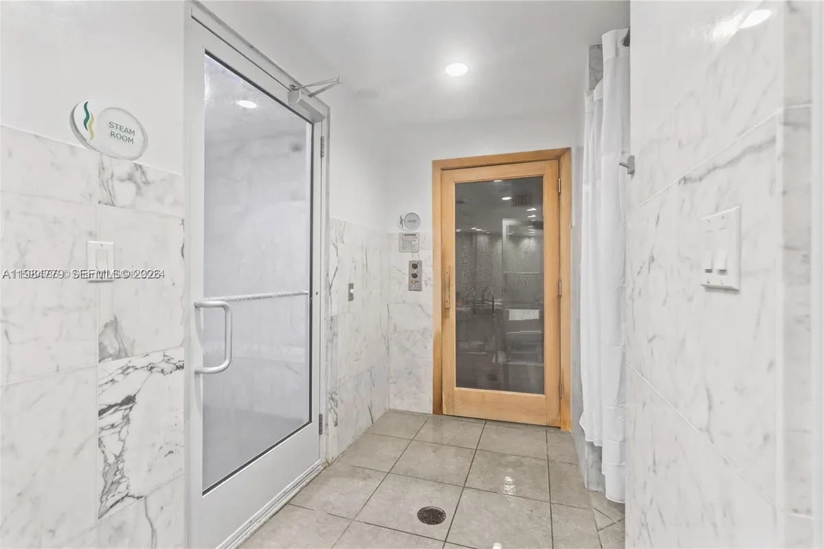 253 NE 2nd St # 433, Miami FL 33132