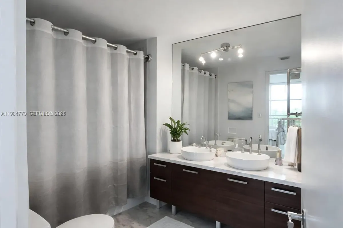 253 NE 2nd St # 433, Miami FL 33132