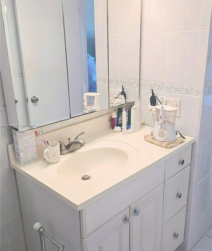 4164 Inverrary Dr # 815, Lauderhill FL 33319