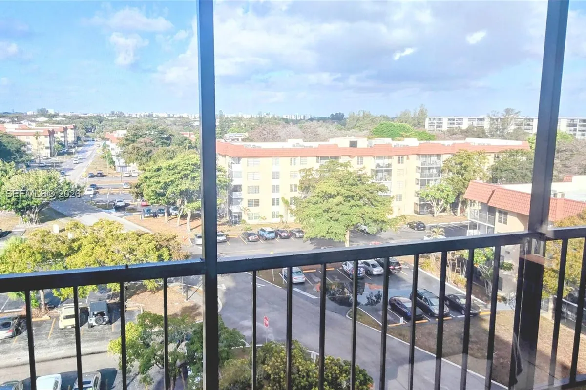 4164 Inverrary Dr # 815, Lauderhill FL 33319