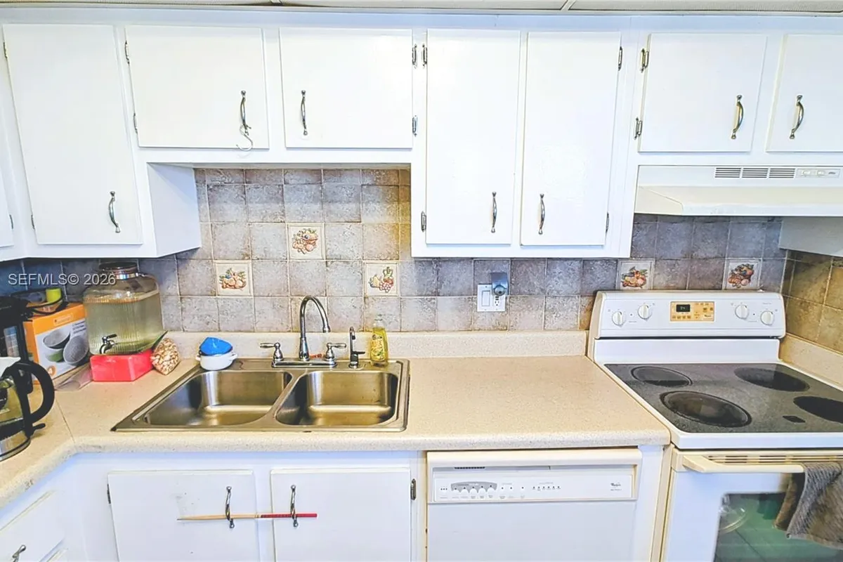 4164 Inverrary Dr # 815, Lauderhill FL 33319