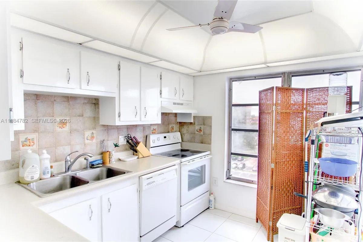 4164 Inverrary Dr # 815, Lauderhill FL 33319