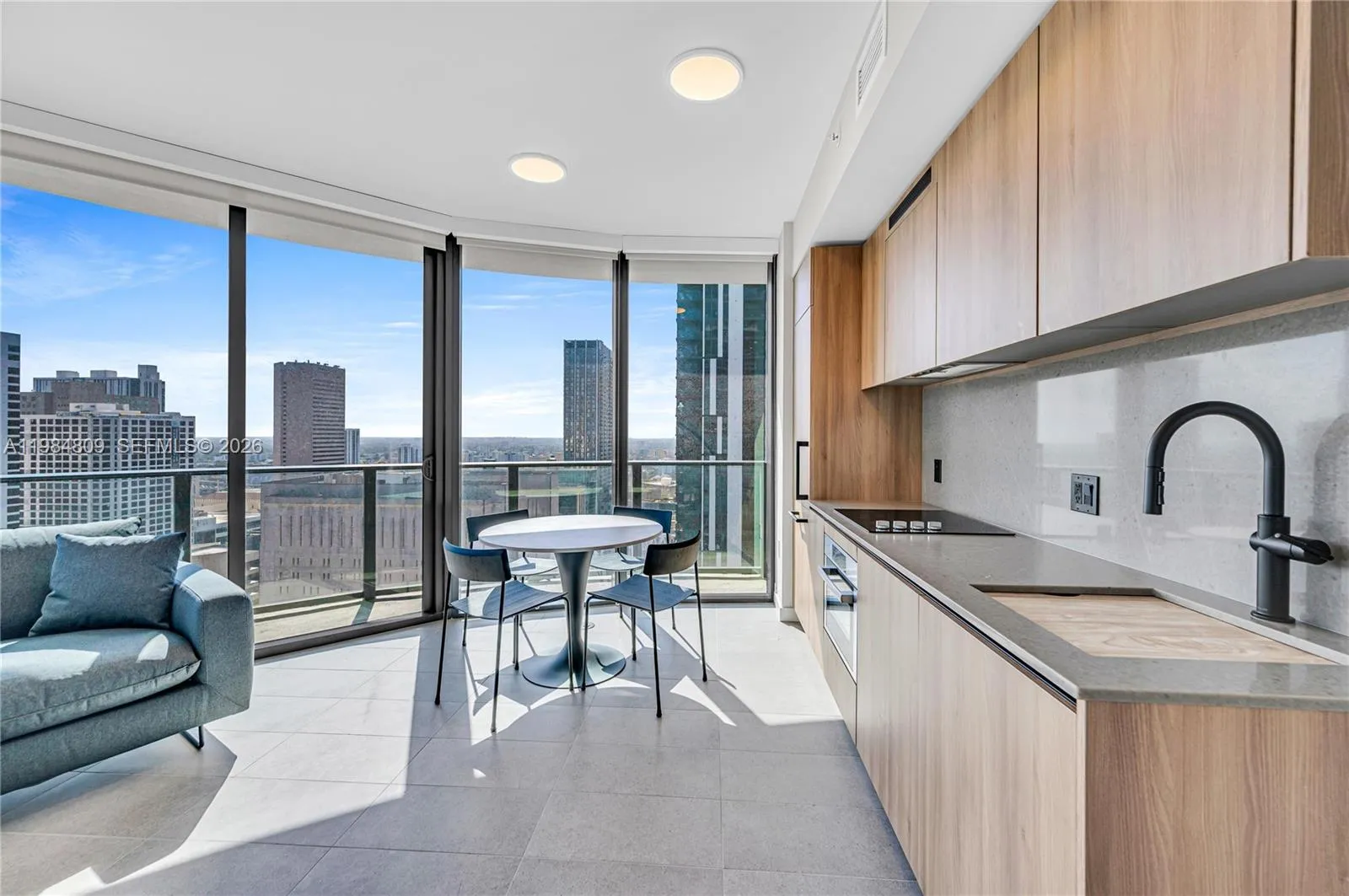 121 NE 5th St # 3005, Miami FL 33130